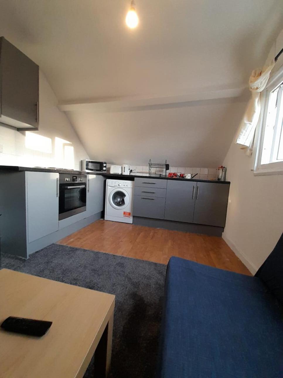 Entire Victoria Park Cardiff Apartment With Free Street Parking Bus 17 And 18 Direct To Cardiff City Centre, Fast Free Wi-Fi Экстерьер фото